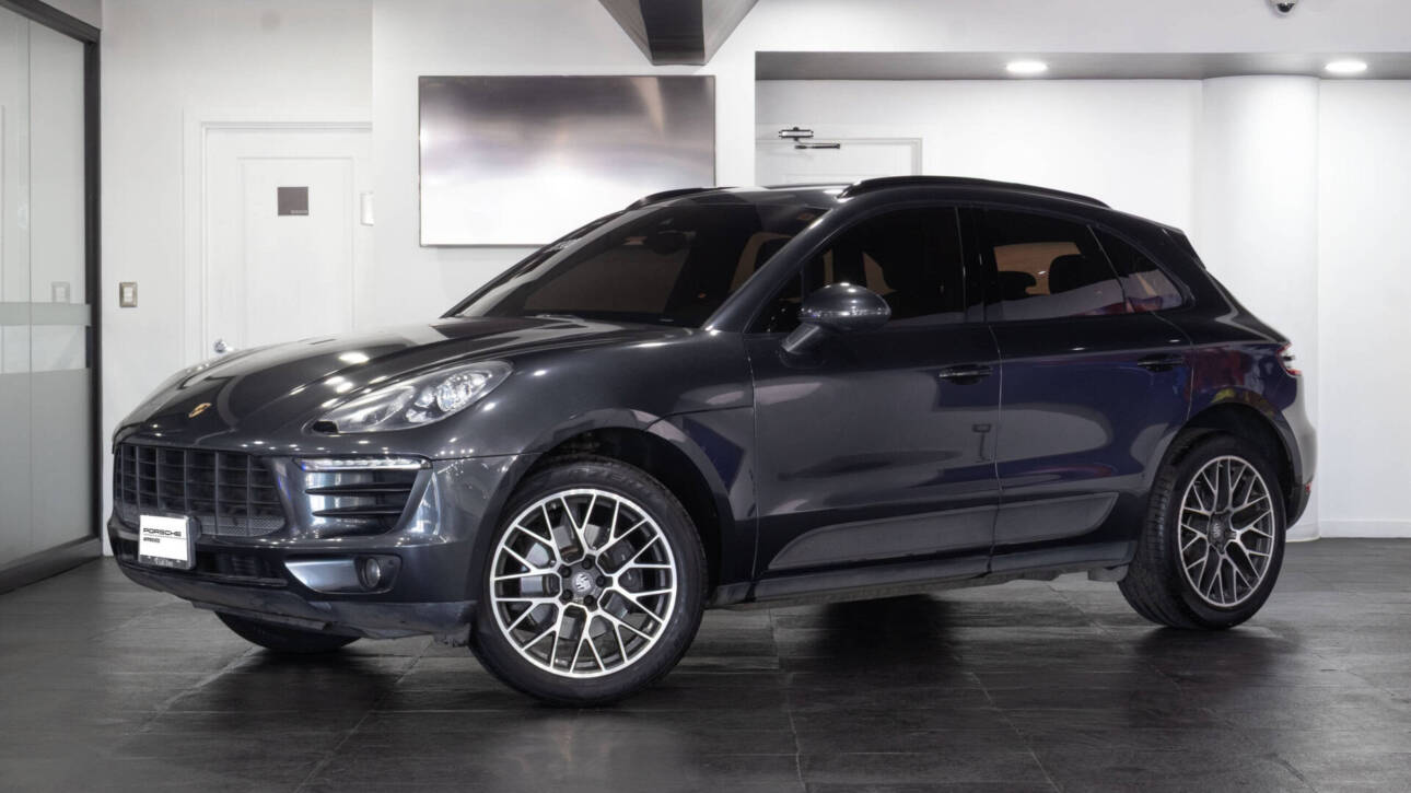 PORSCHE MACAN