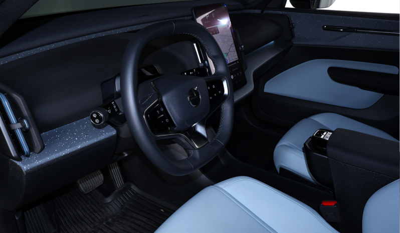 VOLVO EX30 2024 lleno