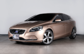 VOLVO V40 T4 2015