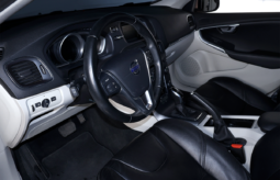VOLVO V40 T4 2015 lleno