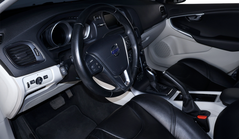VOLVO V40 T4 2015 lleno