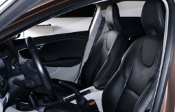 VOLVO V40 T4 2015 lleno