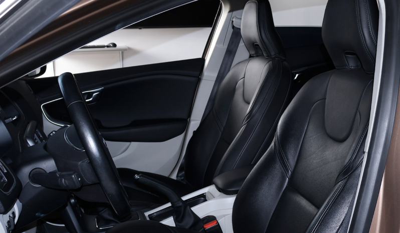 VOLVO V40 T4 2015 lleno