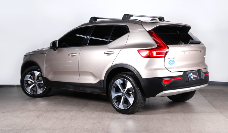VOLVO XC40 B4 HYBRID 2024 lleno