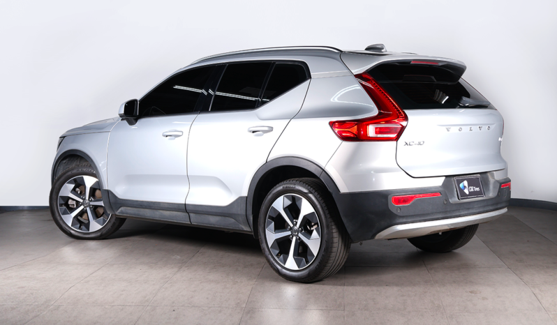 VOLVO XC40 B4 HYBRID 2024 lleno