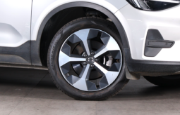VOLVO XC40 B4 HYBRID 2024 lleno
