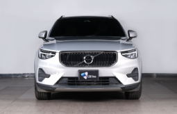 VOLVO XC40 B4 HYBRID 2024 lleno