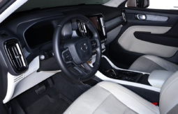 VOLVO XC40 B4 HYBRID 2024 lleno
