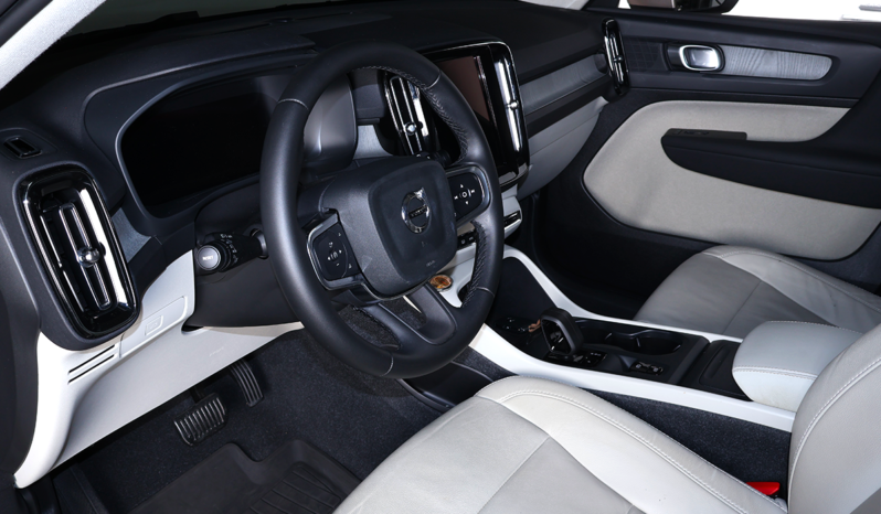 VOLVO XC40 B4 HYBRID 2024 lleno
