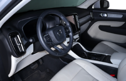 VOLVO XC40 B4 HYBRID 2024 lleno