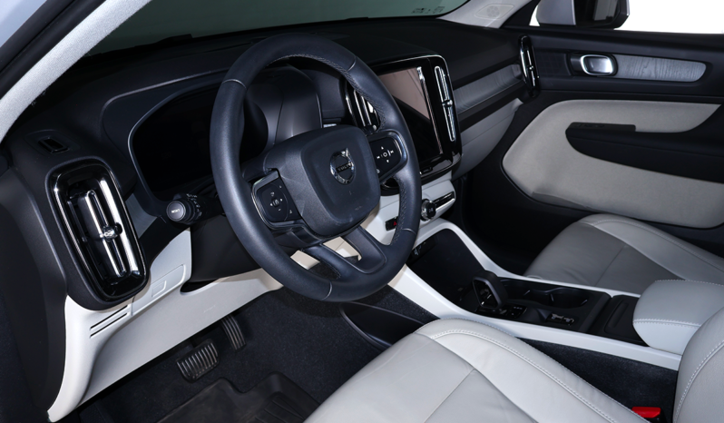 VOLVO XC40 B4 HYBRID 2024 lleno