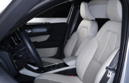 VOLVO XC40 B4 HYBRID 2024 lleno