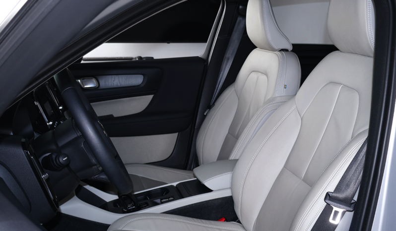 VOLVO XC40 B4 HYBRID 2024 lleno