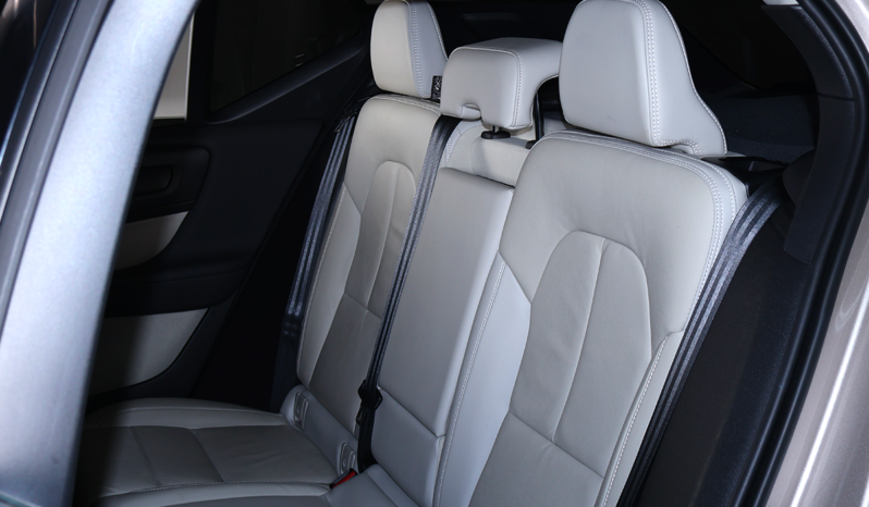 VOLVO XC40 B4 HYBRID 2024 lleno