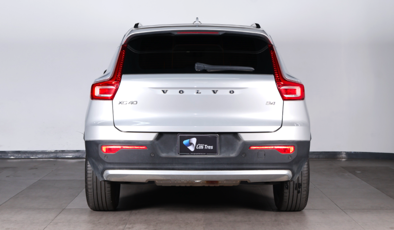 VOLVO XC40 B4 HYBRID 2024 lleno