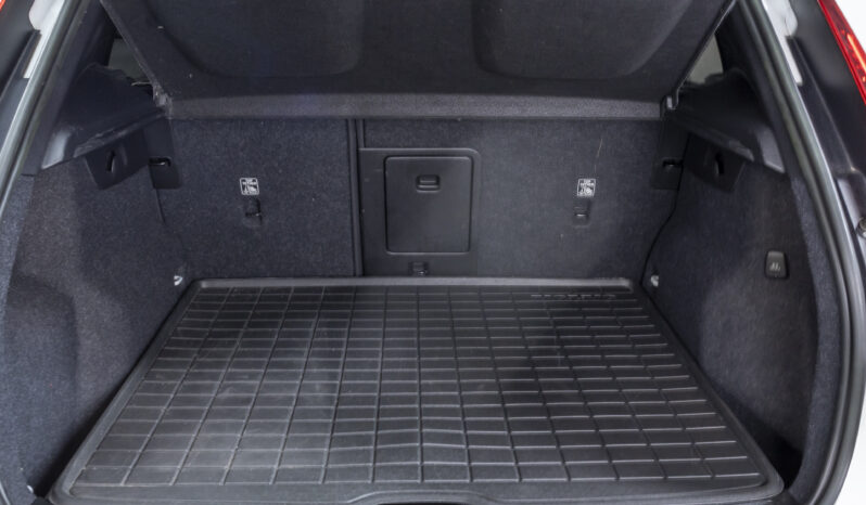 Volvo XC40 B4 – 2023 lleno
