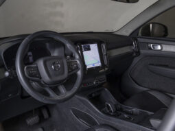 Volvo XC40 B4 – 2023 lleno