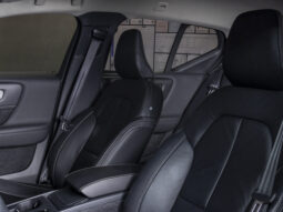 Volvo XC40 B4 – 2023 lleno