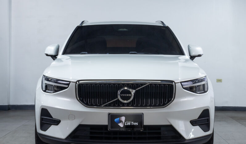 Volvo XC40 B4 – 2023 lleno