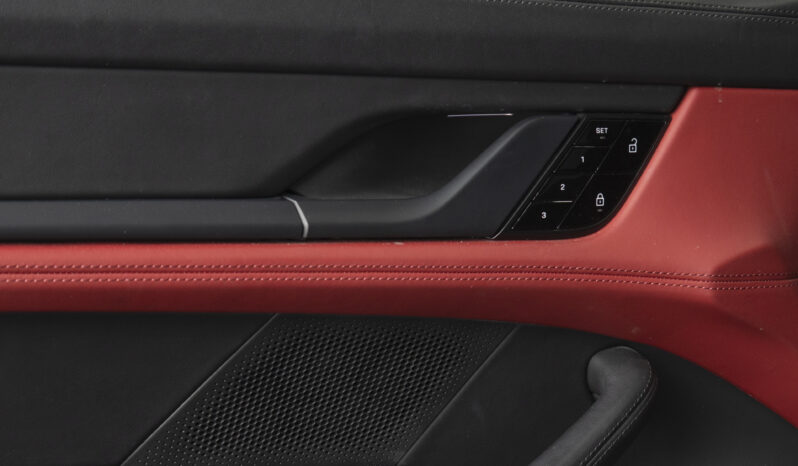 Porsche Taycan – 2021 lleno