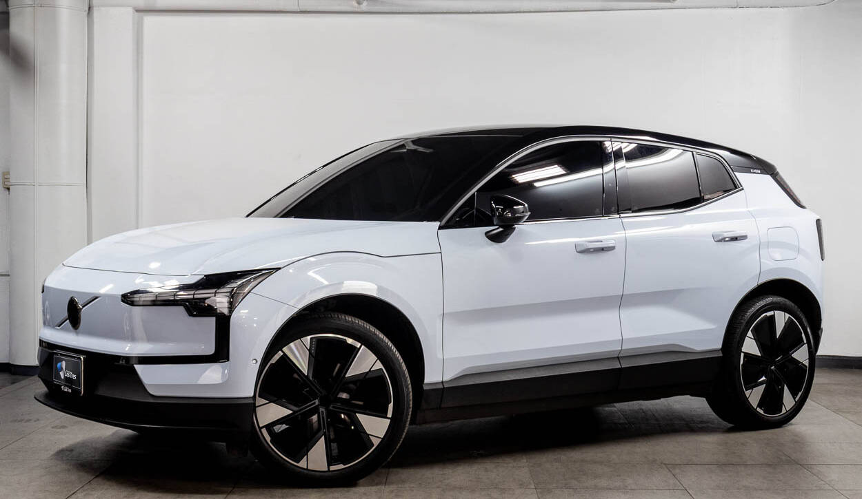 Volvo  EX30