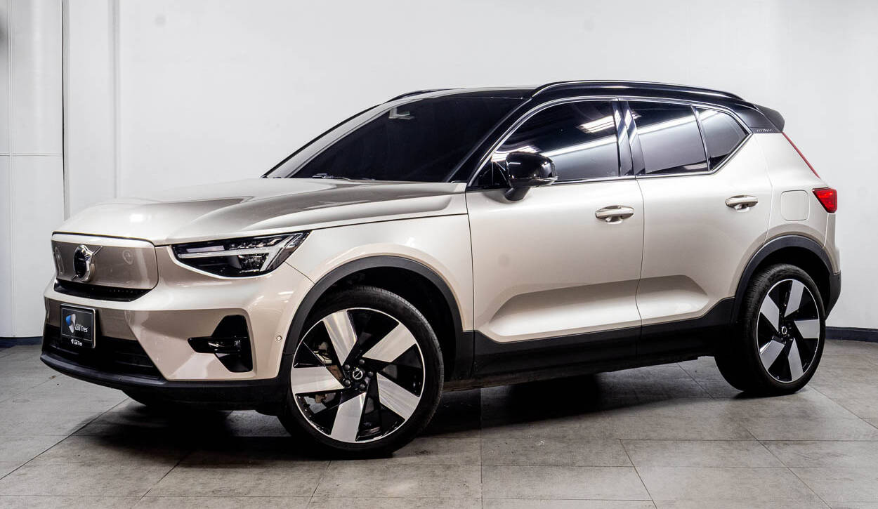 Volvo   XC40 P8